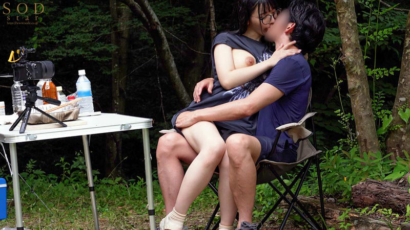 彩月七緒　地味系彼女と汗だくキャンプで巨乳乱れ交尾！