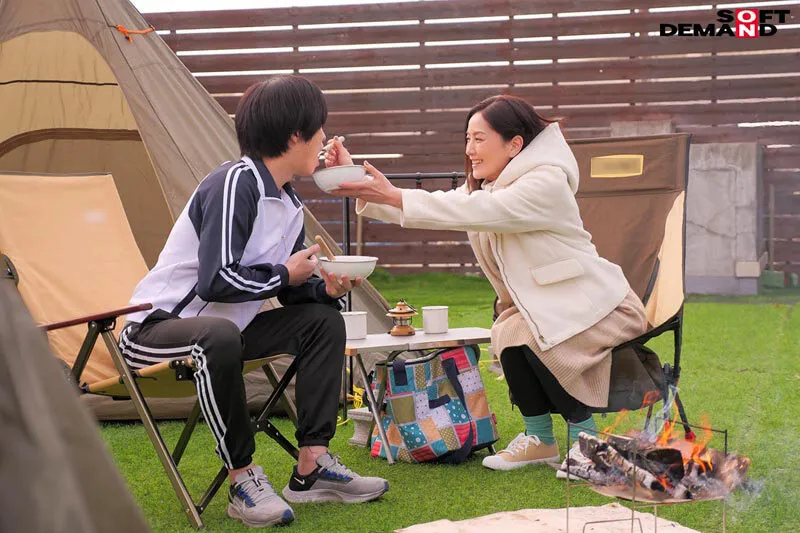 人妻・古東まりこがコーチと濃密テント不倫